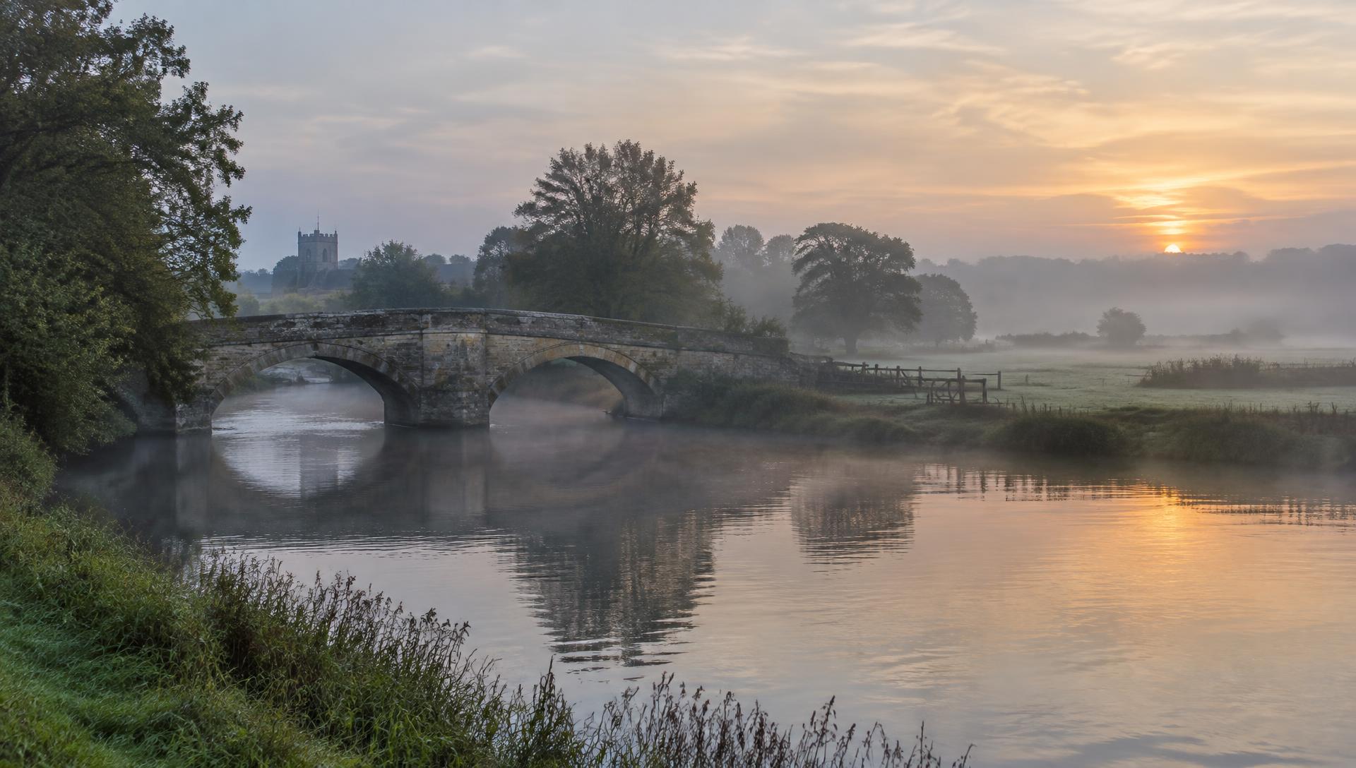 The River Thames and old stone bridge at Culham in the early morning